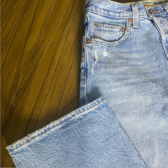 Levi’s Ribcage straight ankle high rise distressed jeans - Picture 4 of 16